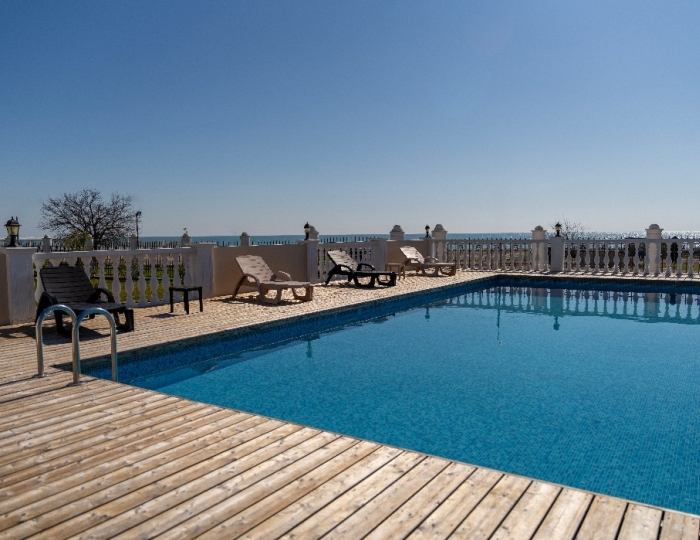 Открытый бассейн - Отель Grace Faors / Грейс Фаорс Гудаута